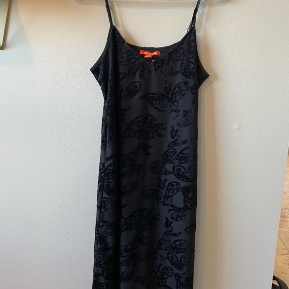 Formal long dress. - Picture 2 of 4